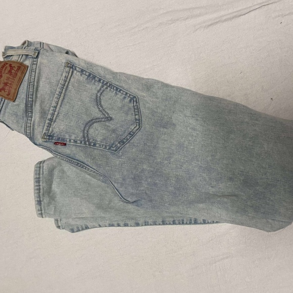 Levi's Jeans - Picture 2 of 3
